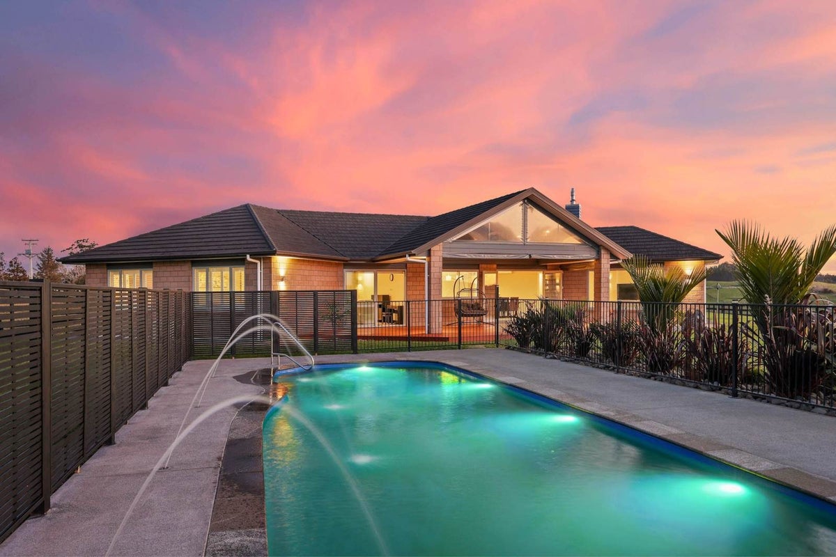 10 Joblin Road, Silverdale - Carousel 2