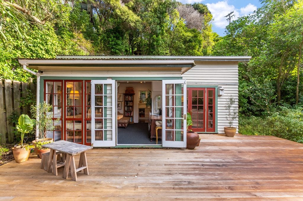 44 Gordon Road, Plimmerton, Porirua - Carousel 1