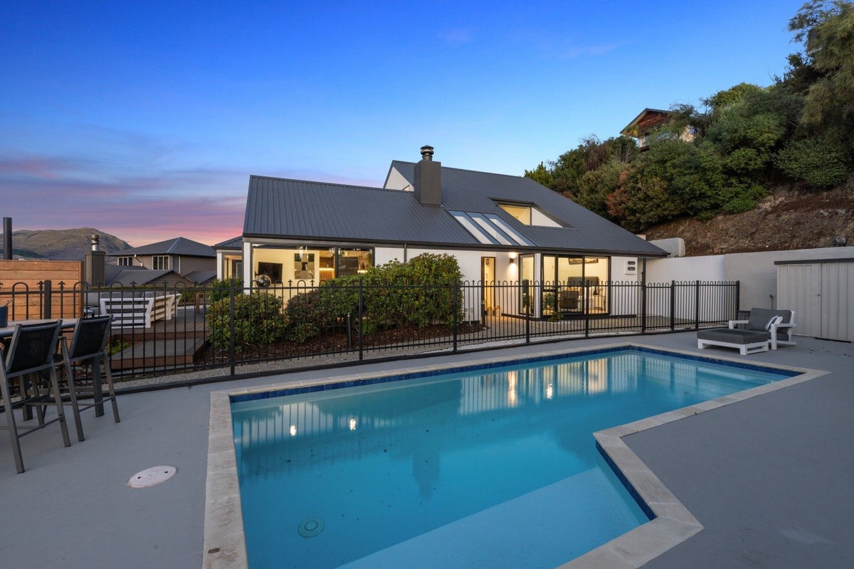 8 Elizabeth Place, Kelvin Heights, Queenstown - Carousel 20