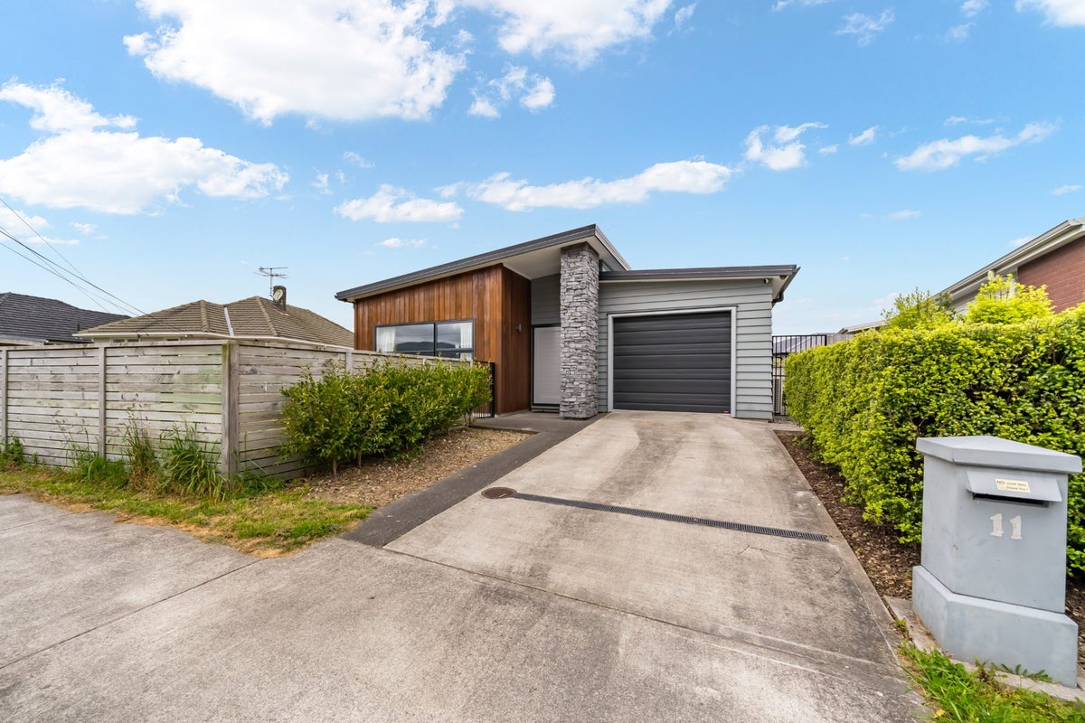 11 Rimutaka Street, Trentham, Upper Hutt - Carousel 2