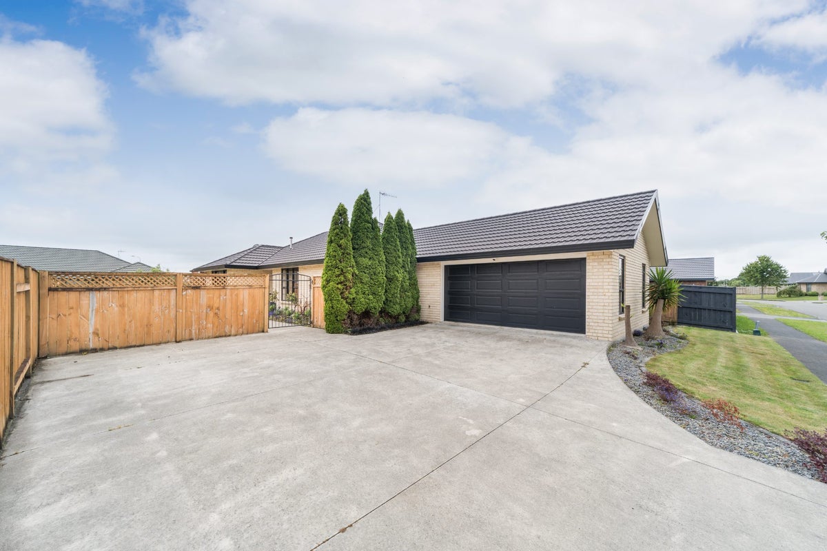 47 Branigan Parade, Kelvin Grove, Palmerston North - Carousel 24