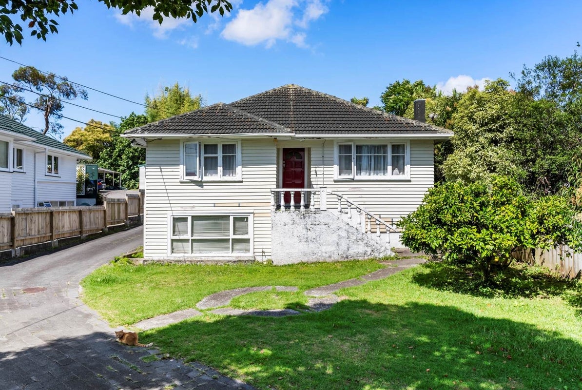 6 Arahoe Road, New Lynn, Auckland - Carousel 2