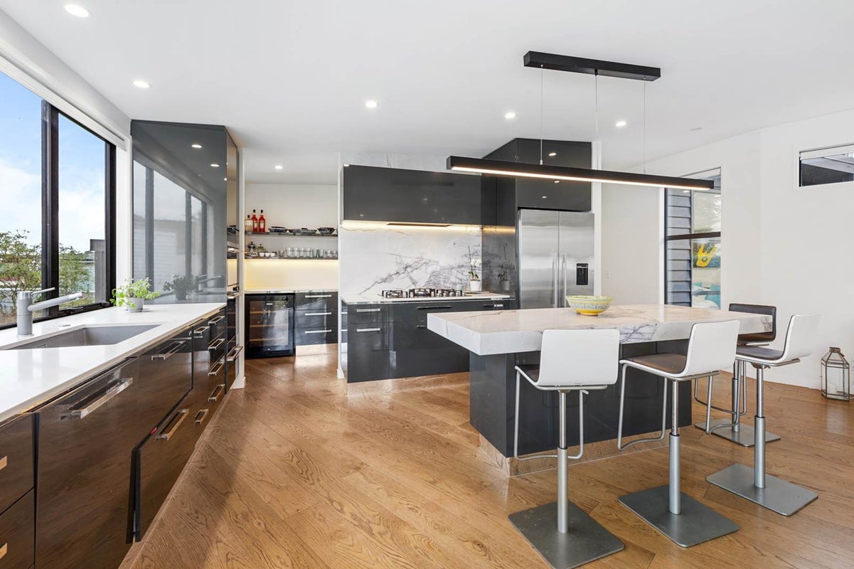 4C Beach Road, Castor Bay, Auckland - Carousel 2