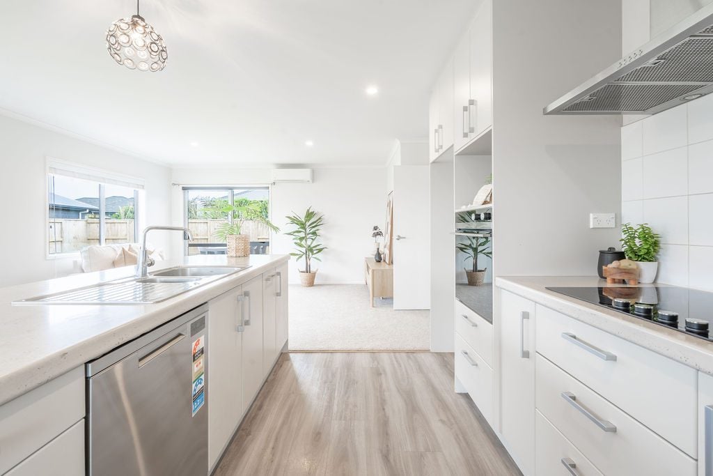 100 Puhirake Crescent, Pyes Pa, Tauranga - Carousel 2