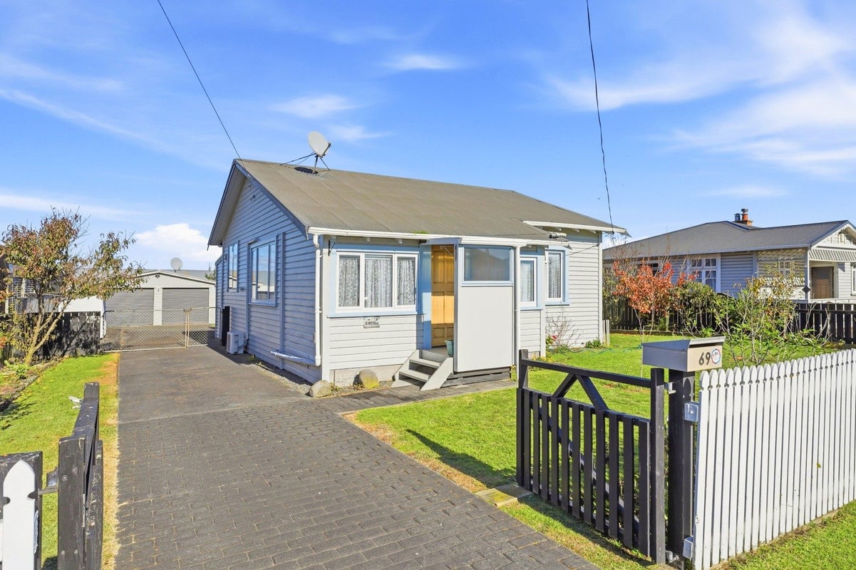 69 Bignell Street, Gonville, Whanganui - Carousel 1