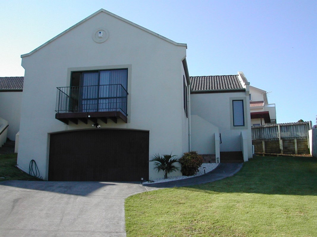 18 Astelia Place, Goodwood Heights, Auckland - Carousel 1