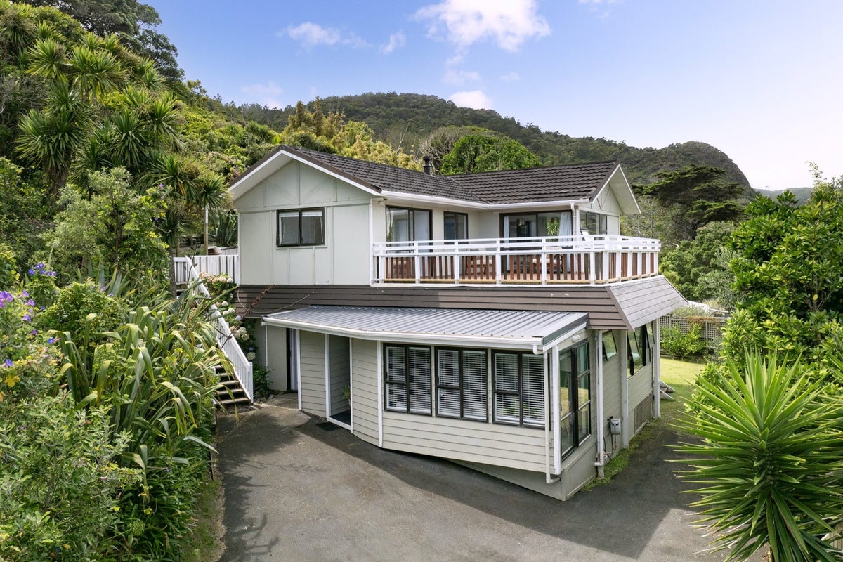 24 Seaview Road, New Lynn - Carousel 1