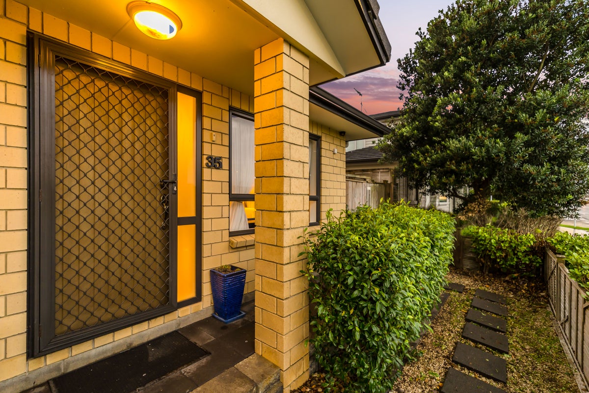 35 Agapanthus Place, Flat Bush, Auckland - Carousel 2