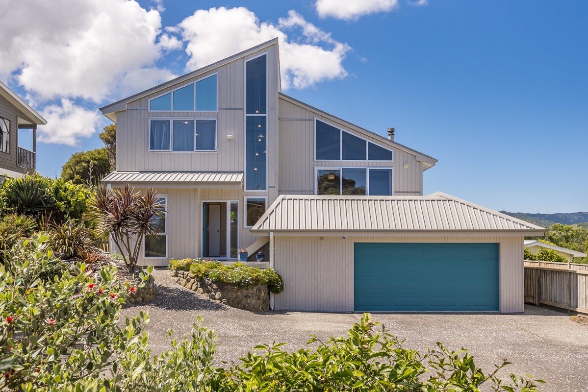 4 Atua Street, Waikanae Beach, Waikanae - Carousel 1