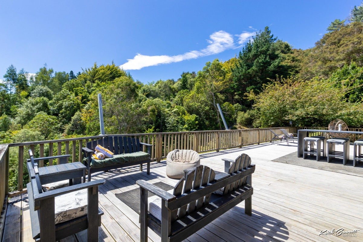 243 Katherine Mansfield Drive, Whitemans Valley, Upper Hutt - Carousel 1