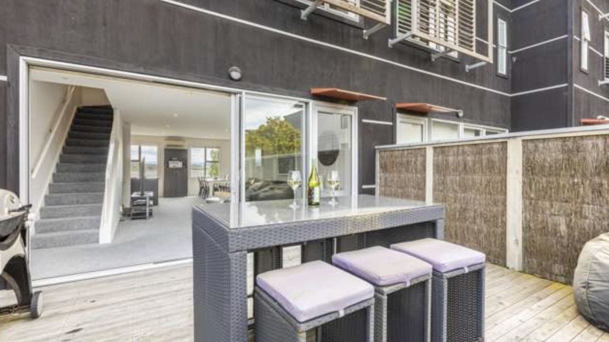 3/9 Humber Street, Pandora, Napier - Carousel 1