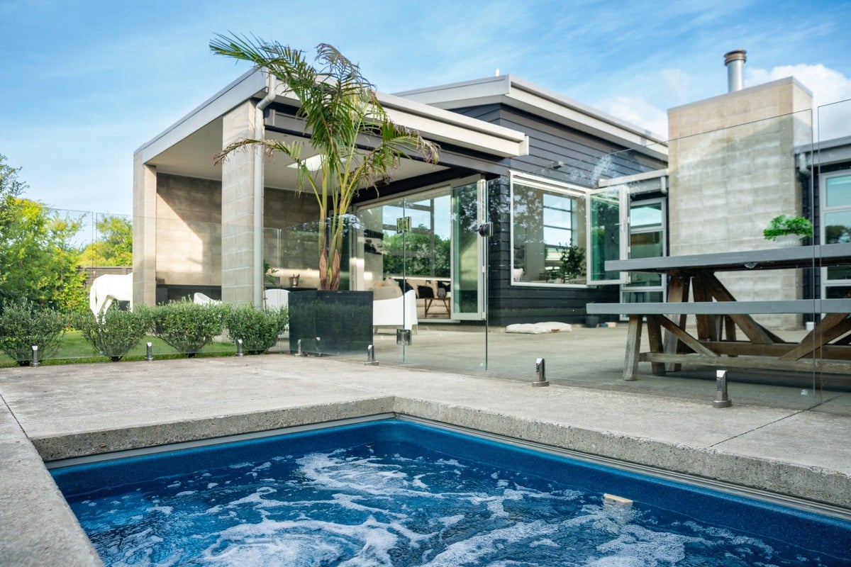 13 Semaphore Lane, Whitby, Porirua - Carousel 2