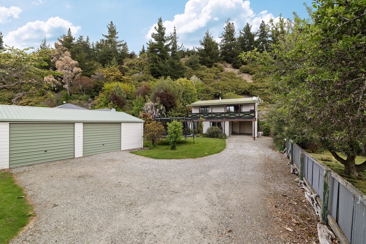8 Main Road, Cromwell - Carousel 1