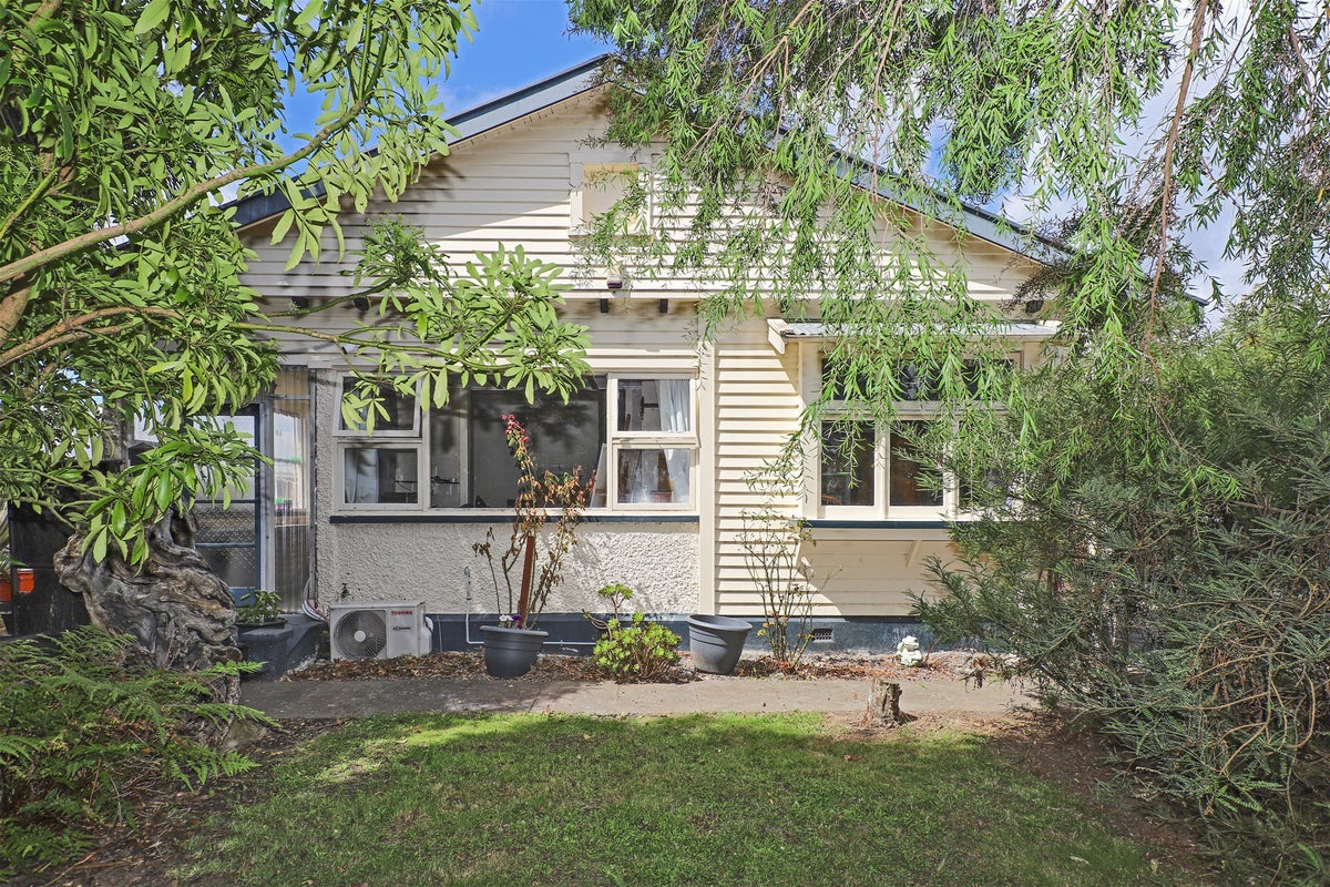 1311 Jubilee Street, Mayfair, Hastings - Carousel 1