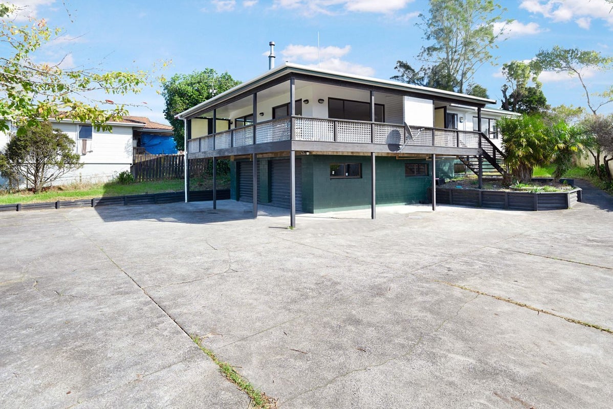 10 Claverdon Drive, Massey, Auckland - Carousel 2