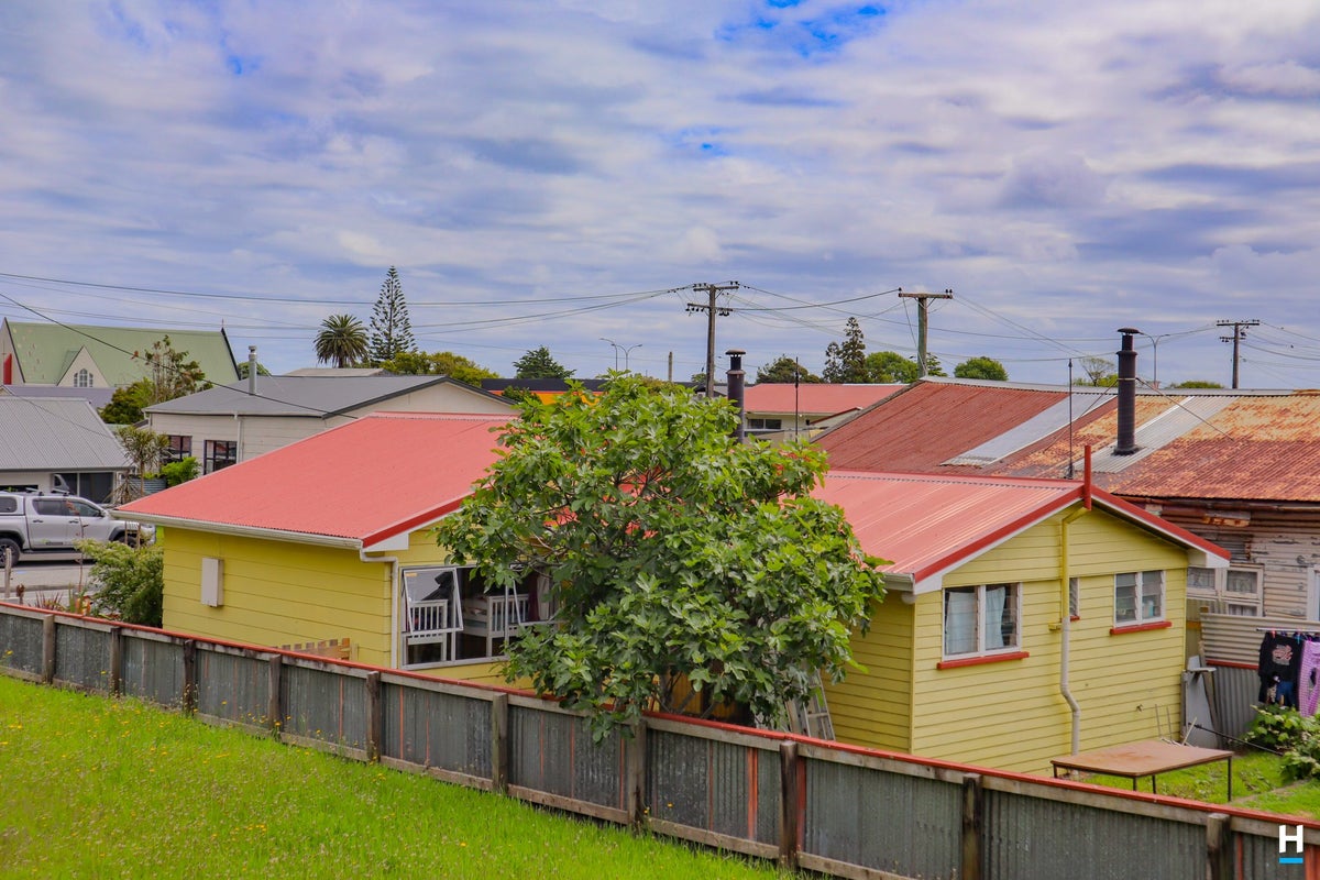 21 Thompson Street, Greymouth, Greymouth - Carousel 1