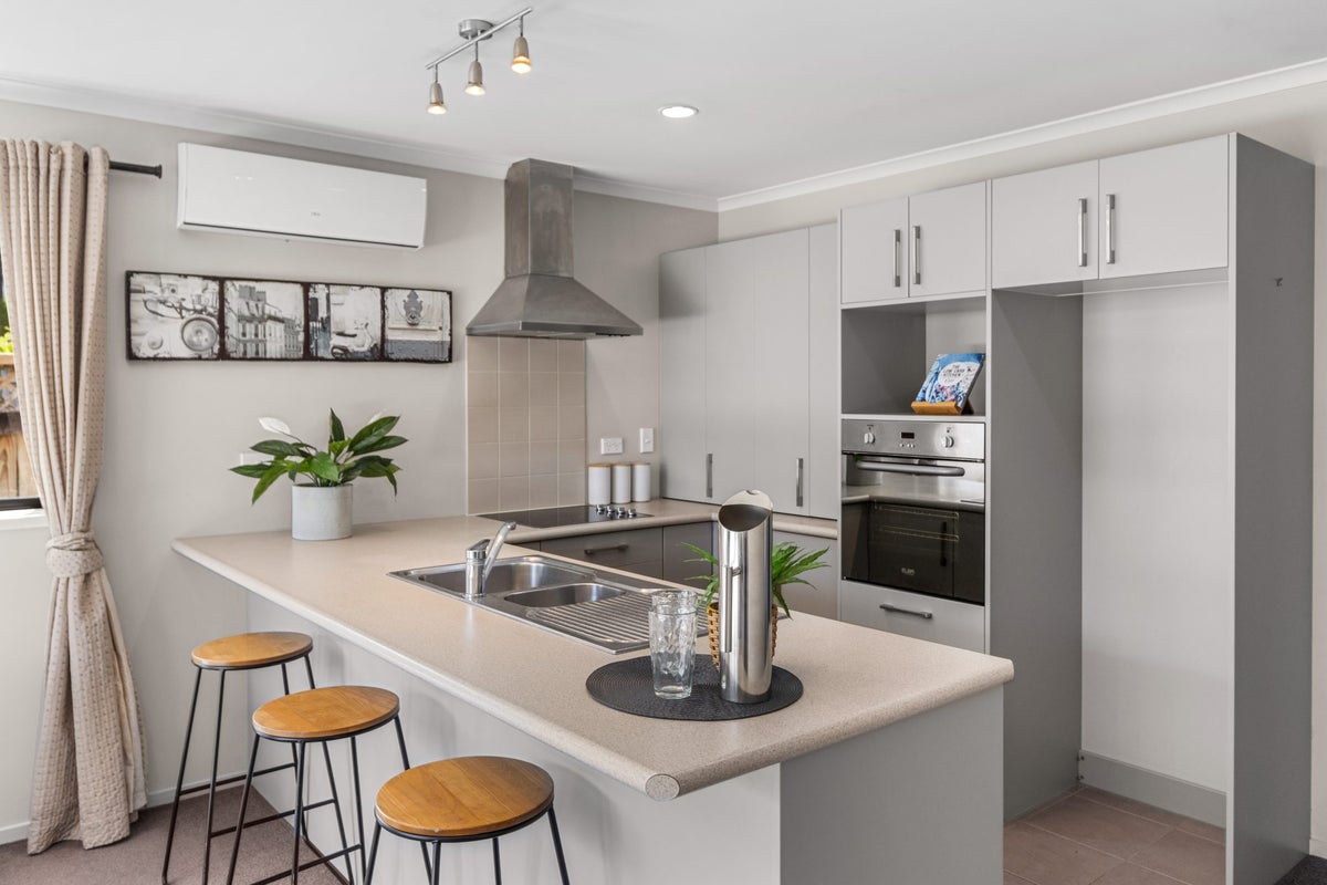1/15 Albert Street, Hamilton East, Hamilton - Carousel 1