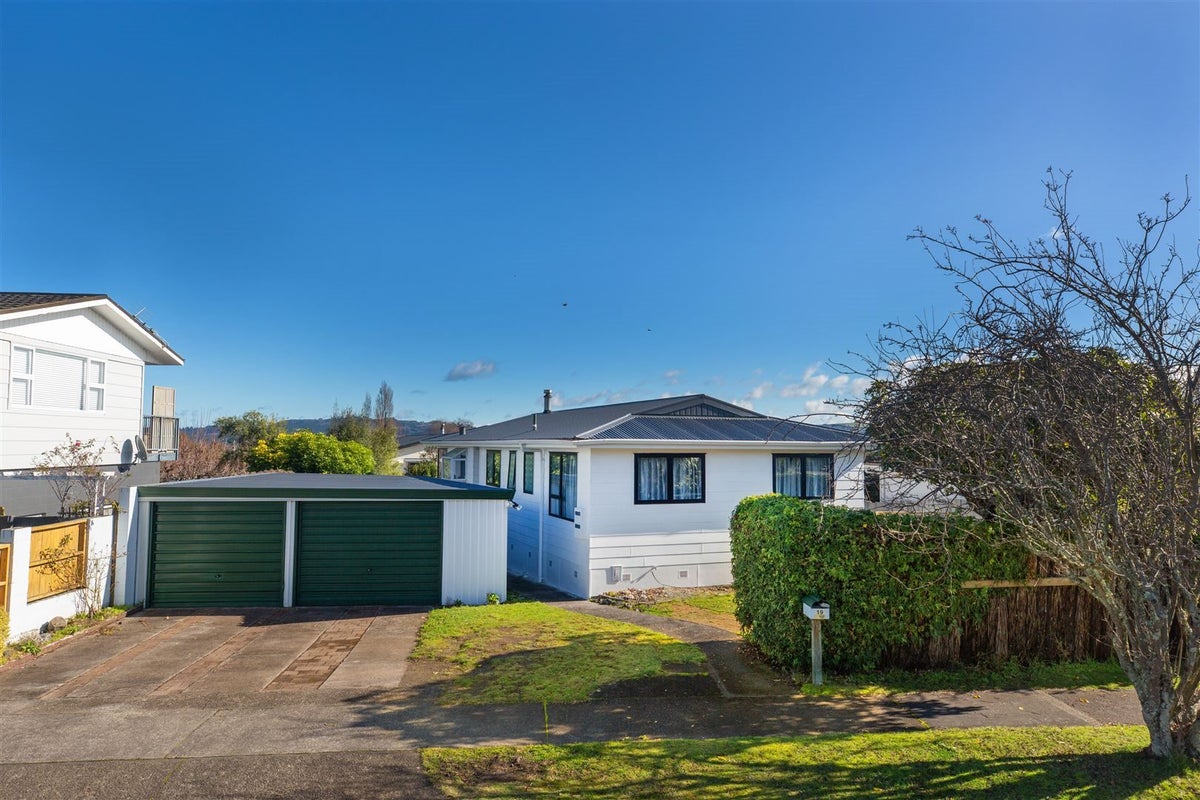19 Regents Grove, Richmond Heights, Taupo - Carousel 1