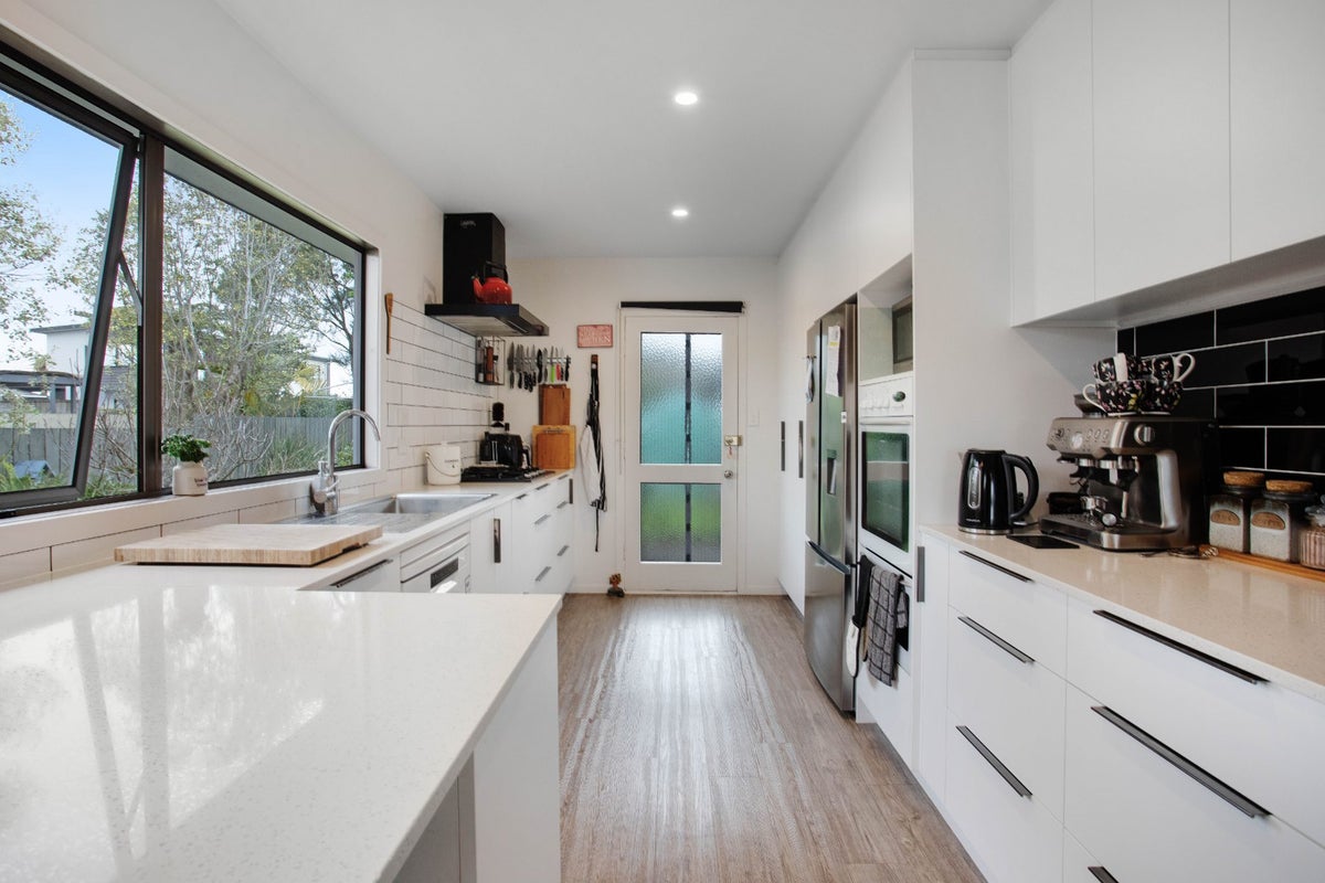 24 Coulthard Terrace, Opaheke, Papakura - Carousel 2