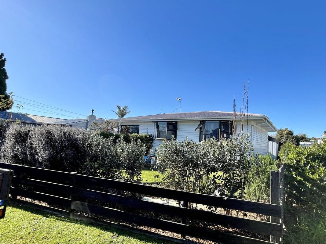 35 Queen Road, Bellevue, Tauranga - Carousel 1