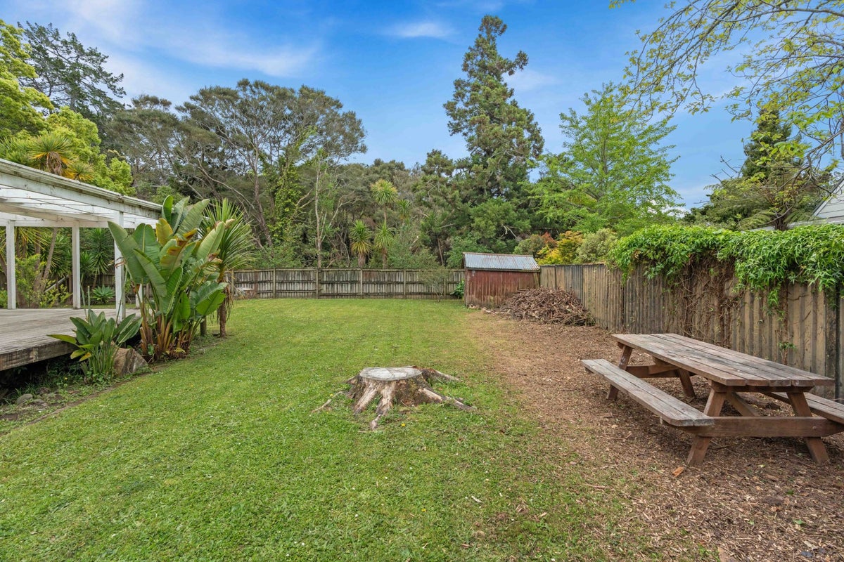 54A Woodside Road, Massey, Auckland - Carousel 21