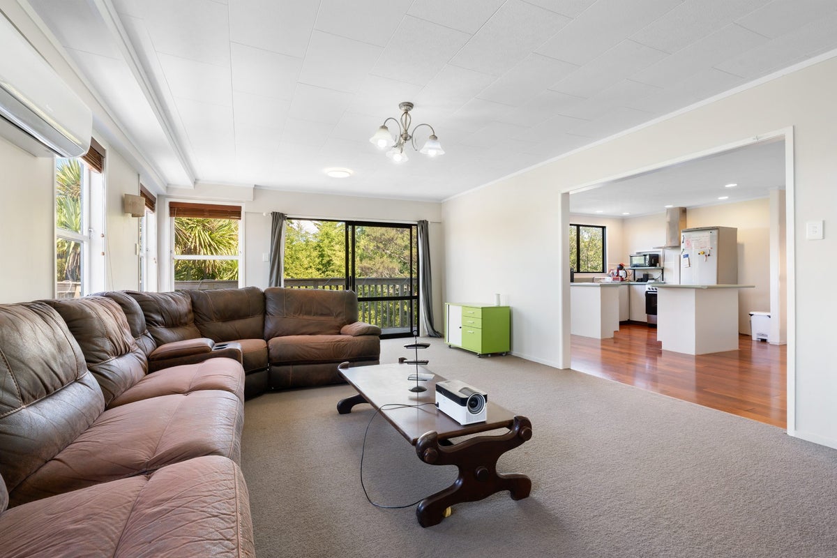 11 Fordham Street, Beach Haven, Auckland - Carousel 2