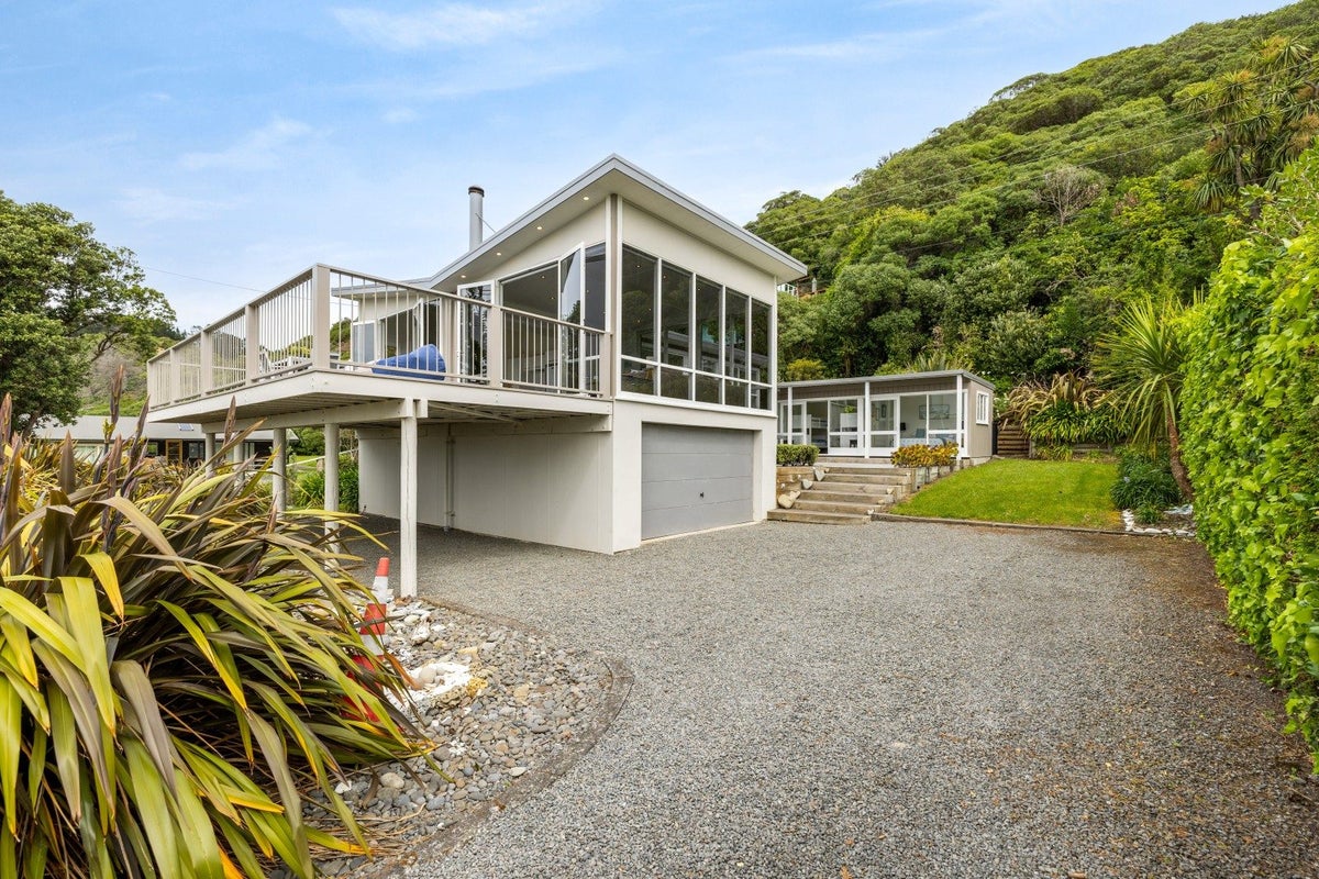 16 Cathedral Road, Gore Bay, Cheviot - Carousel 1