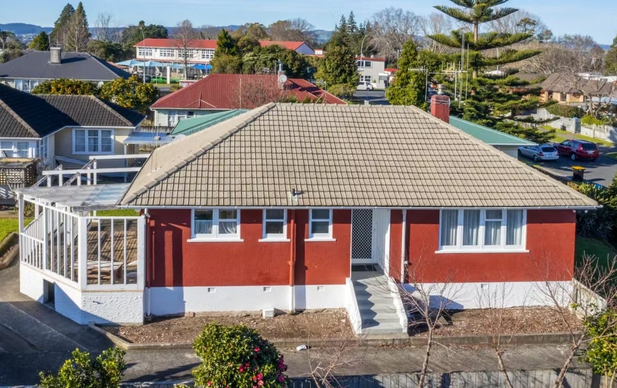 9 Twentyfirst Avenue, Gate Pa, Tauranga - Carousel 1