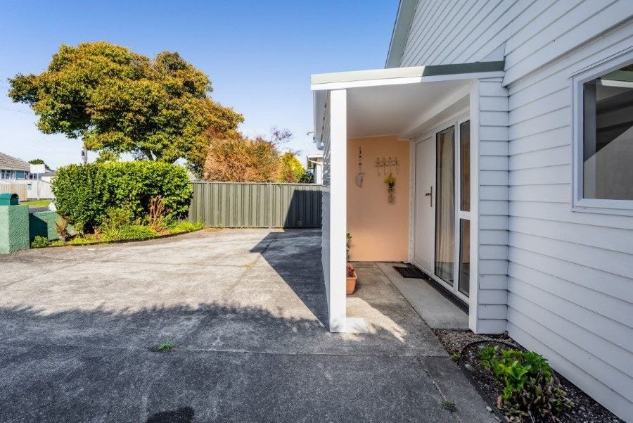 46 Lismore Street, Merrilands, New Plymouth - Carousel 2