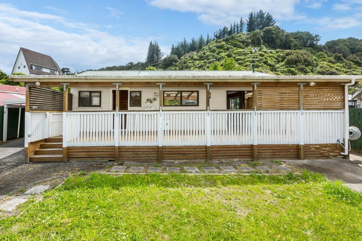 6 Edmund Lomas Grove, Birchville, Upper Hutt - Carousel 2