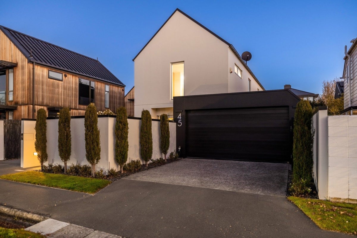 45 Gracefield Avenue, Christchurch Central, Christchurch - Carousel 1