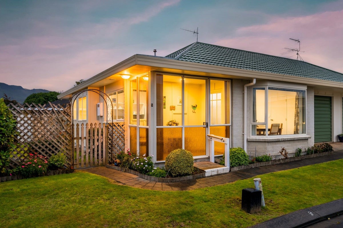 9/17 JOHN ST, TRENTHAM, UPPER HUTT - Carousel 1