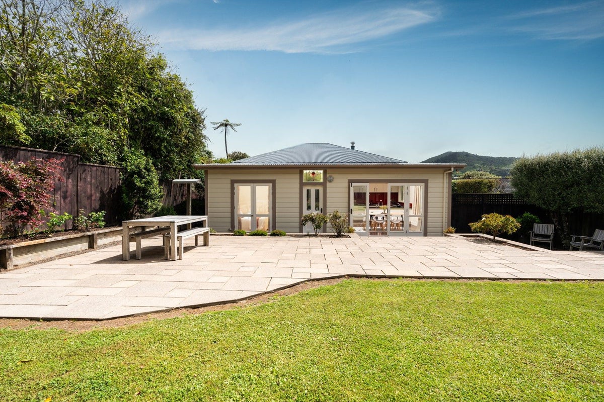 7 Spiers Street, Karori, Wellington - Carousel 1