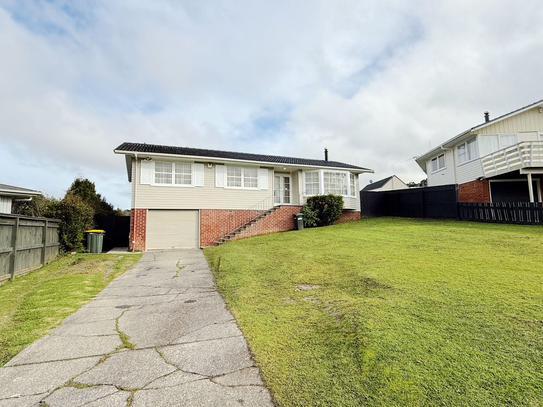 69 La Rosa Street, Green Bay, Auckland - Carousel 1