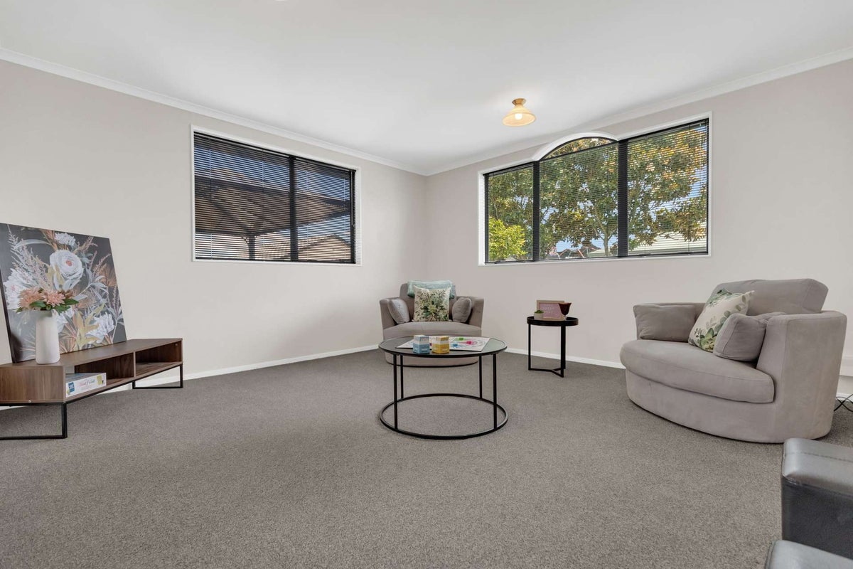 38 Diomede Glade, Flagstaff, Hamilton - Carousel 2