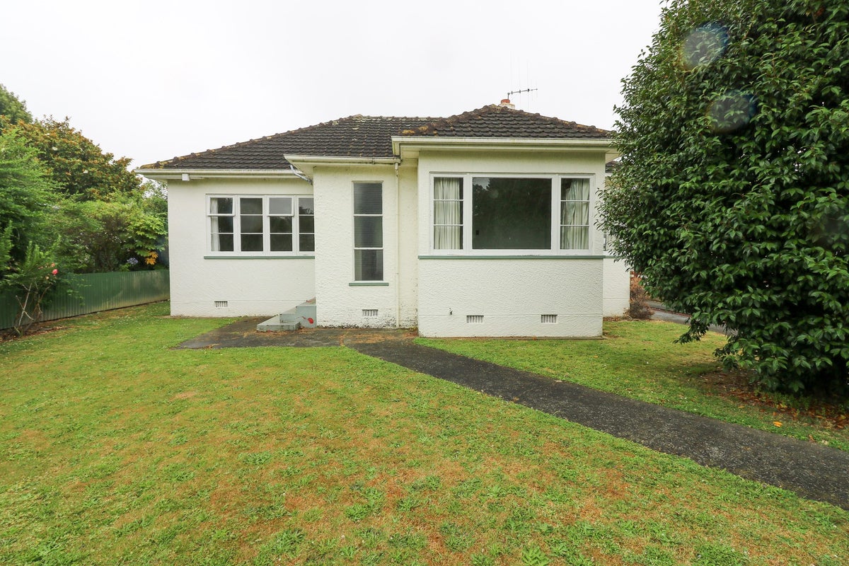 112 Manawatu Street, Hokowhitu, Palmerston North - Carousel 1