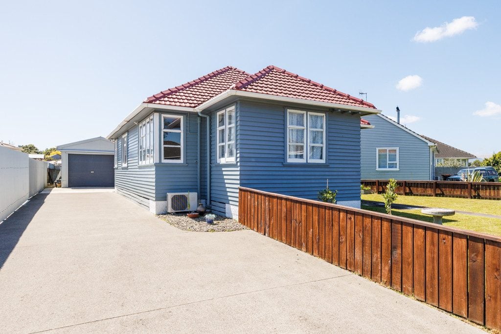 15 Upham Terrace, Roslyn, Palmerston North - Carousel 1