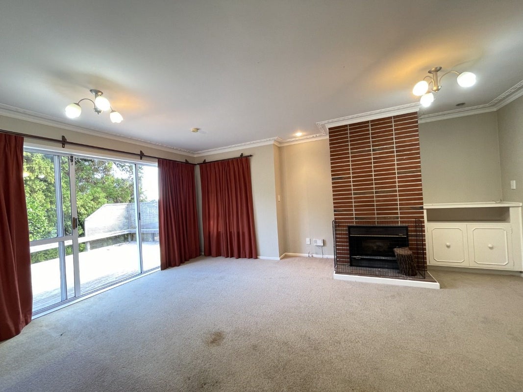 22 Pine Terrace, Howick, Auckland - Carousel 2