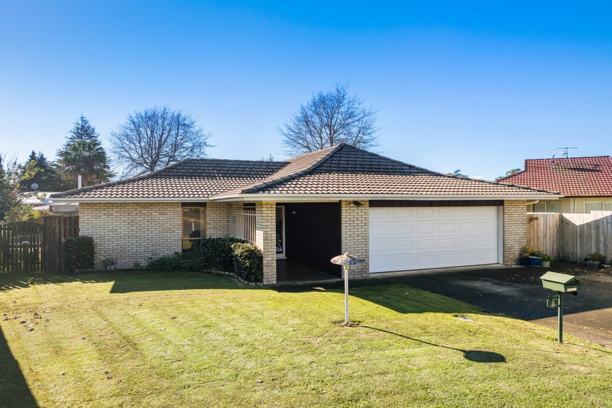 9 Prestwick Place, Wattle Downs, Auckland - Carousel 2