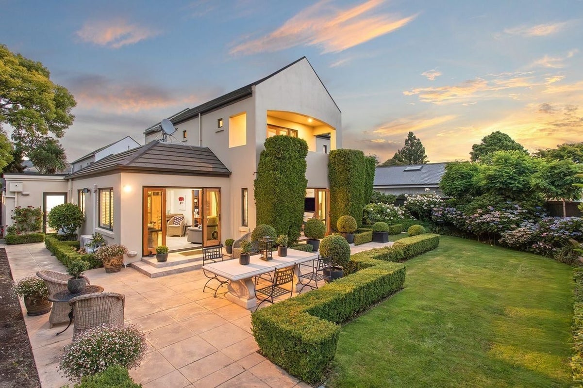 9 Buxton Terrace, Saint Martins, Christchurch - Carousel 2
