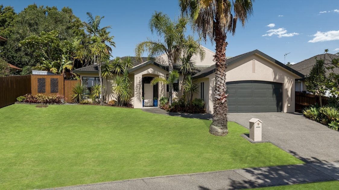 18 Dairyland Drive, East Tamaki Heights, Auckland - Carousel 1