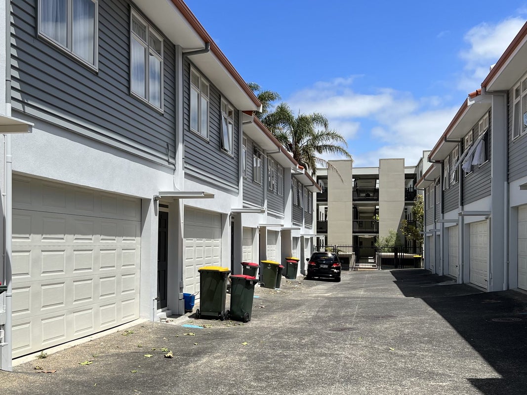 6/126 Stancombe Road, Flat Bush, Auckland - Carousel 13