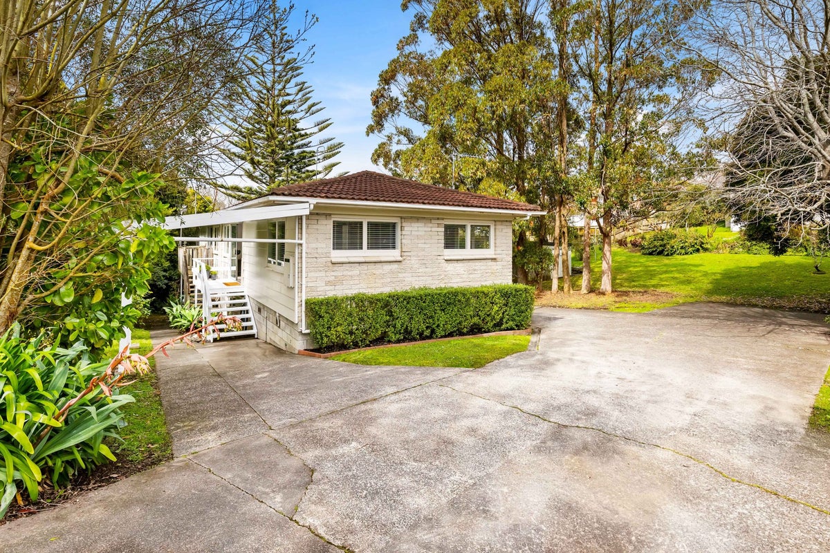 1/31 Camelot Place, Glenfield, Auckland - Carousel 1