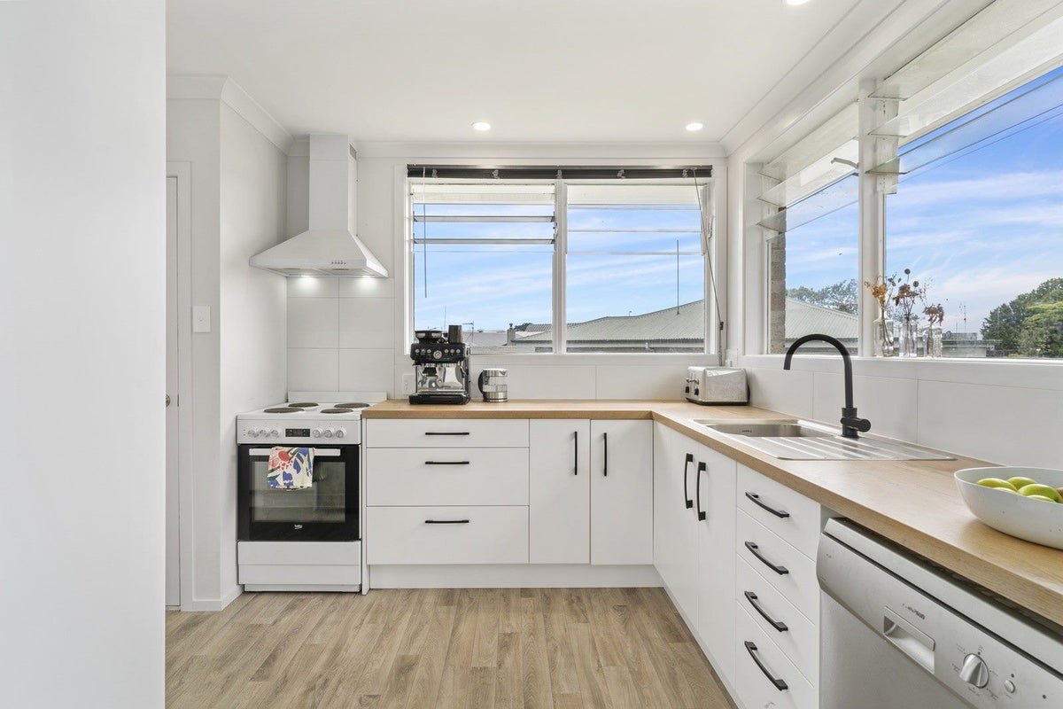 17 Galway Grove, Greerton, Tauranga - Carousel 2