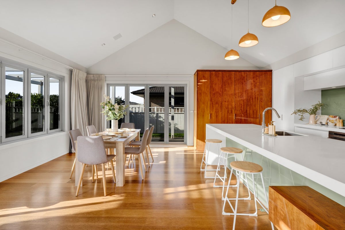 1 Gleneagles Way, Waiwhakaiho, New Plymouth - Carousel 2