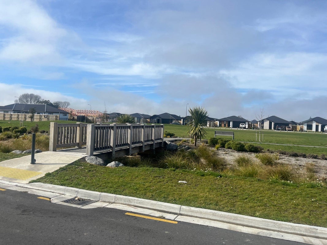 31 Weaver Street, Woodend, Woodend - Carousel 13