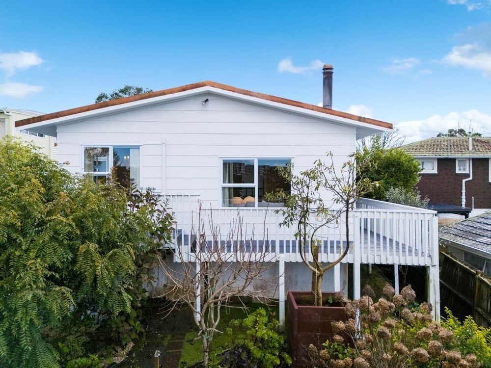 37 Roberts Road, Te Atatu South, Auckland - Carousel 2