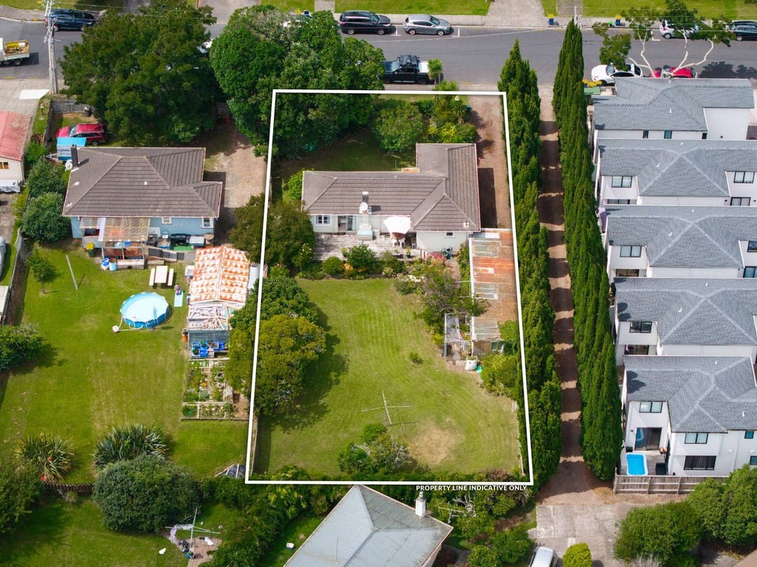 70 Buscomb Avenue, Henderson, Auckland - Carousel 2