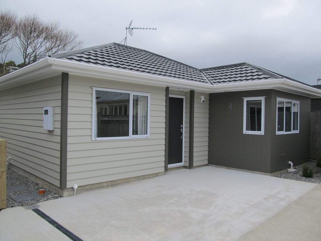 6 Melville Street, Tawa, Wellington - Carousel 1