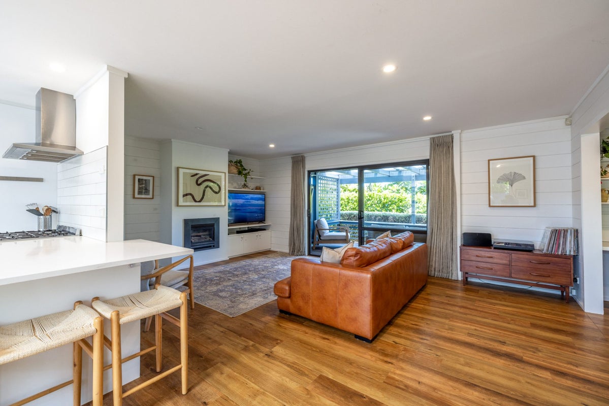 494 Sea View Road, Onetangi, Waiheke Island - Carousel 2